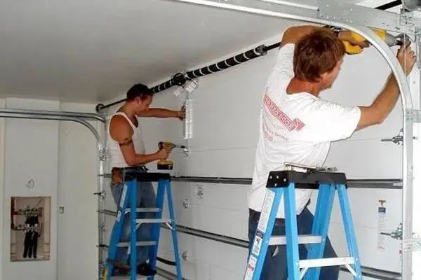 Гаражні ворота GANT -20%  Ужгород, Луцьк, Хмельницький, Чернівці та вся Україна ➤ Пропонуємо підйомні ворота з електроприводом (автоматикою) за вигідною ціною ➥ Монтаж 1 день ✈ Доставка ✓ Гарантія 5 років ✓ Допомога у підборі