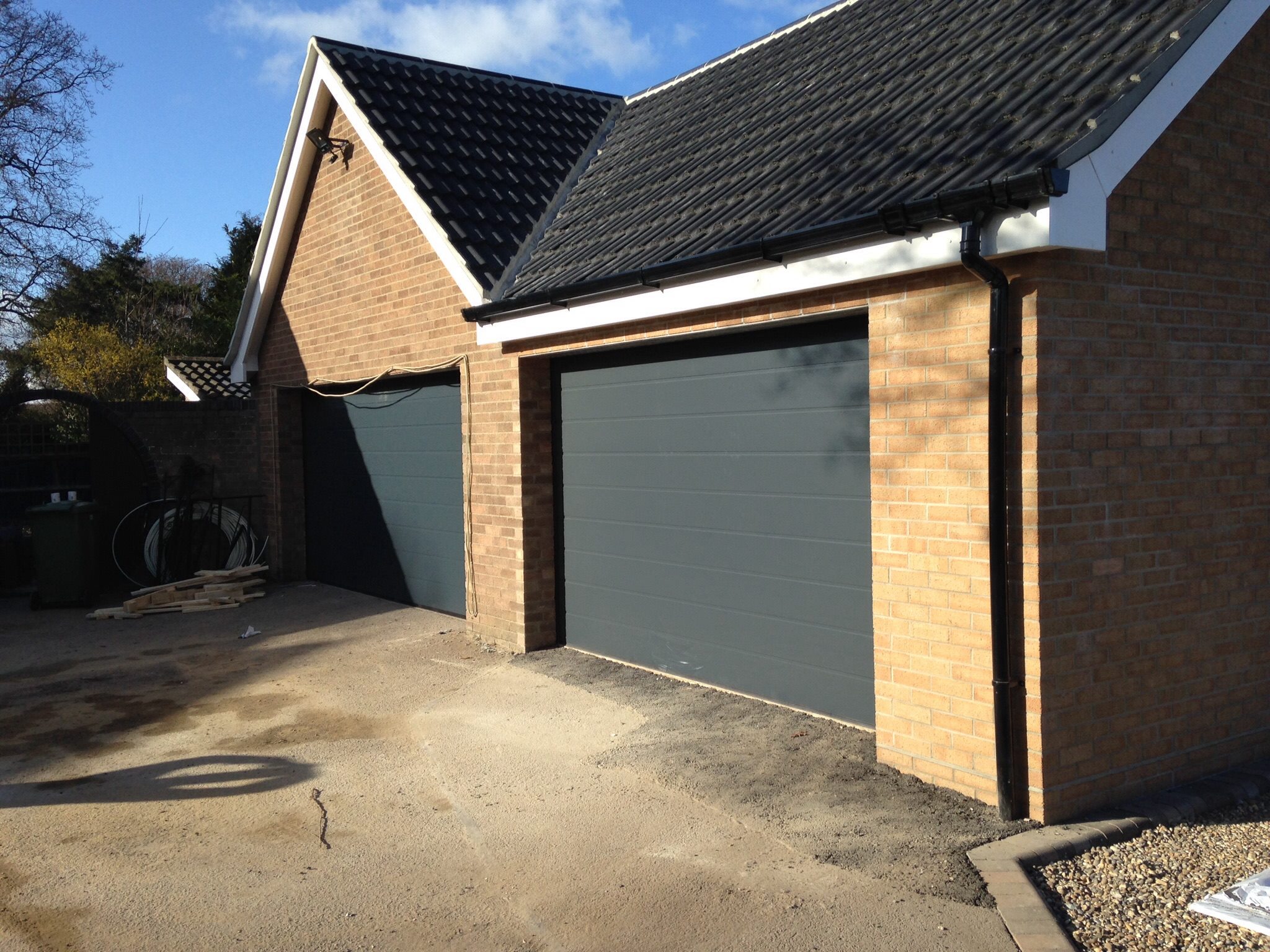 Розрахунок вартості секційних воріт ☎ (066) 668-45-08 ✈ Швидка доставка ✓ Безкоштовний замір ✓ Монтаж під ключ в будь-якому місті України ✓ Гарантія 5 років ✓ Допомога в підборі Отримайте вигідну пропозицію прямо зараз - Знижка до 25%.! Гарантія 5 років!