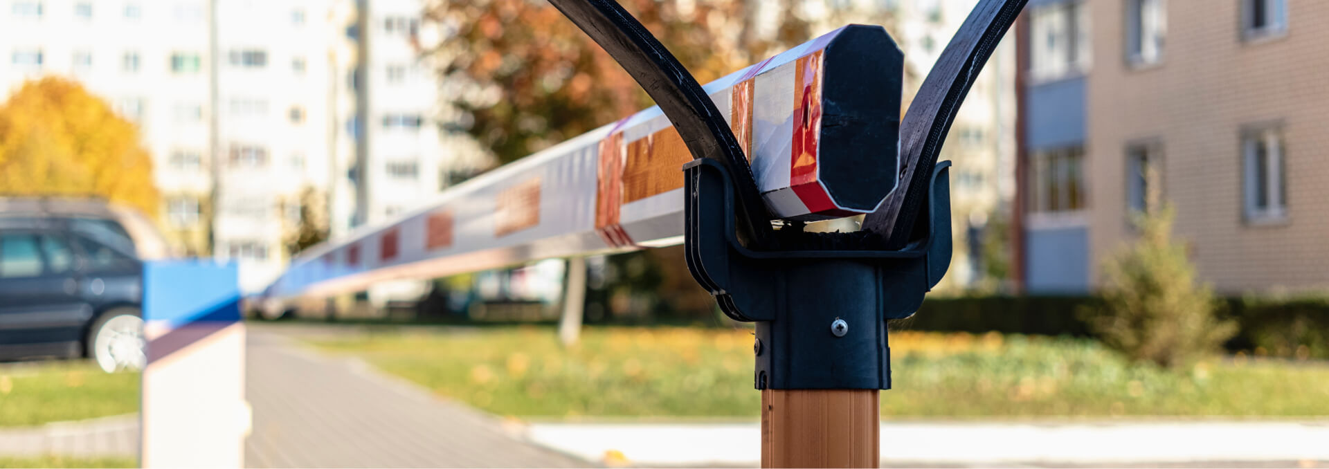 шлагбаум у дворах