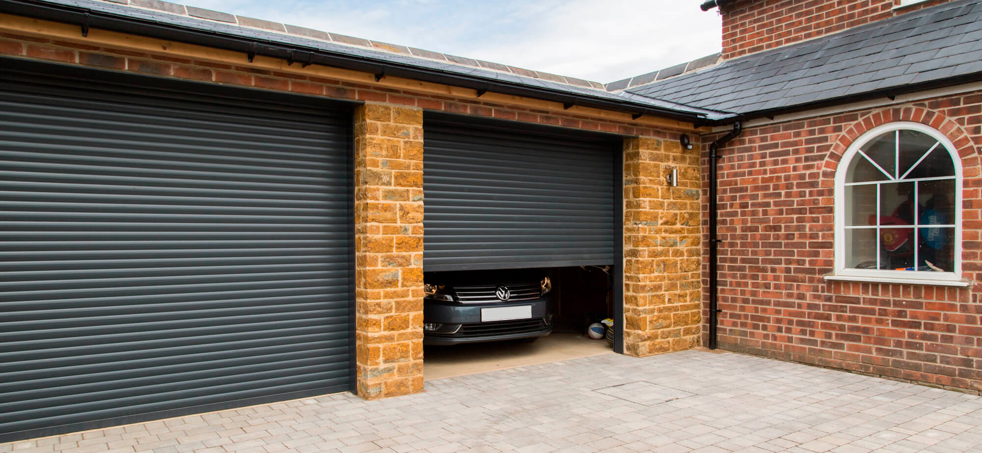 Захисні ролети для гаража. Фото